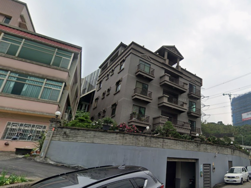 【店面】眺望淡水河 [芎經園]｜紅樹林站｜庭院雙車位