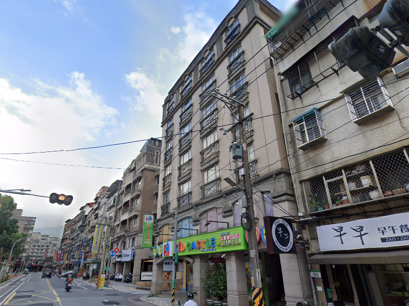 正德國中對面|附車位|輕軌淡金北新站