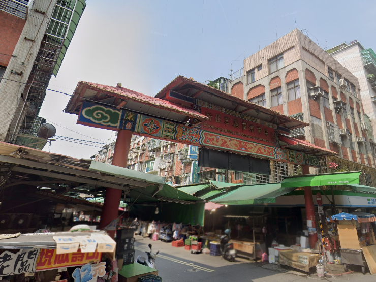 近中港國小、宏泰市場|新莊體育場