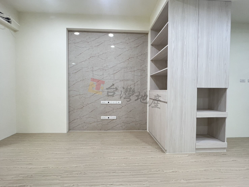 F13 迪化三房免爬高