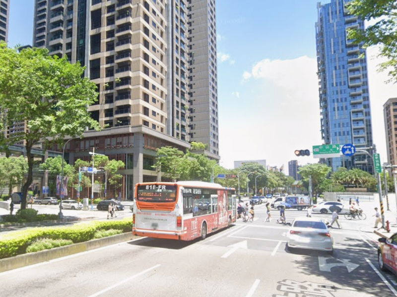 【新板特區中心】豪宅４車位｜鄰 板橋遠百、新北市府