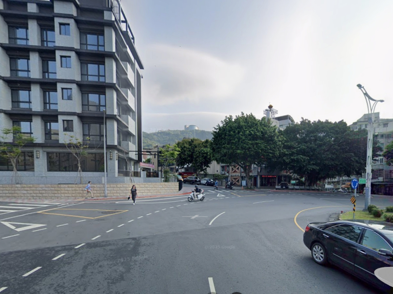 天母公園｜門口可停車