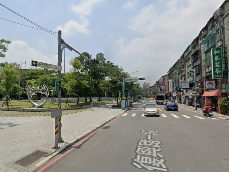 新莊站｜新莊棒球場５５坪頂家