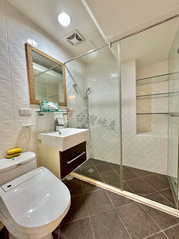 A09忠孝復興電梯華廈邊間大四房*