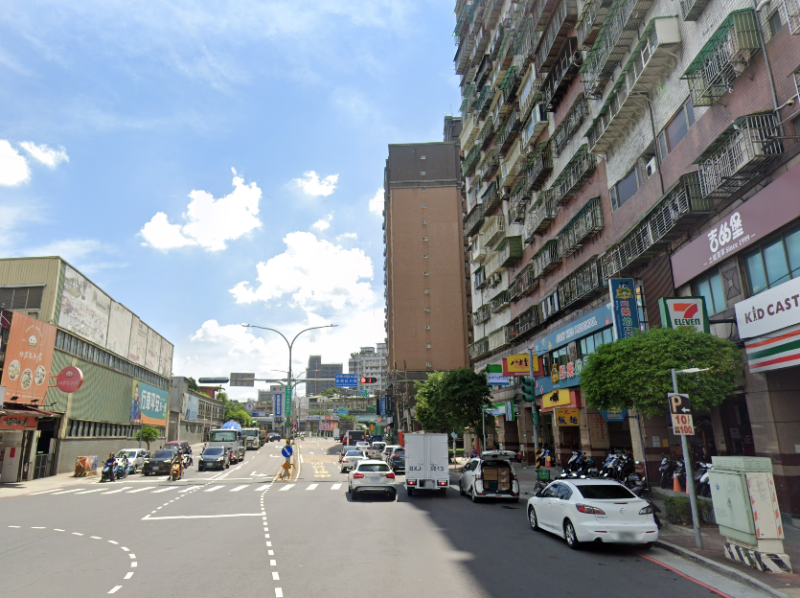 【收租店面】黃金三角窗｜土城國中旁