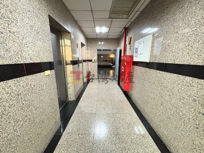 L16 永安市場對面電梯樓中樓*