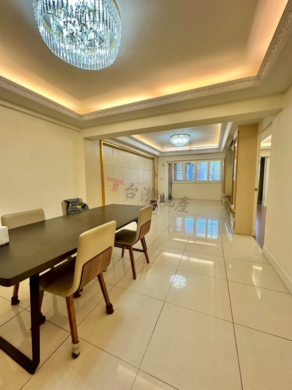 A09忠孝復興電梯華廈邊間大四房*