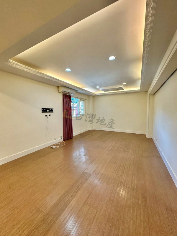 A09忠孝復興電梯華廈邊間大四房*