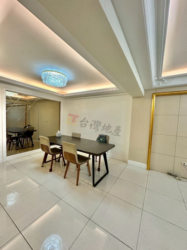 A09忠孝復興電梯華廈邊間大四房*