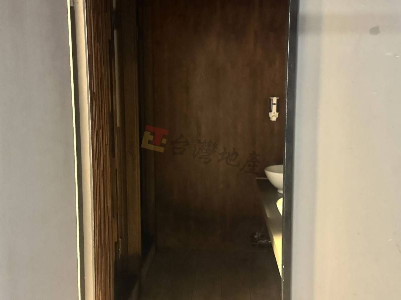 P01店配 大使用空間大面寬店面