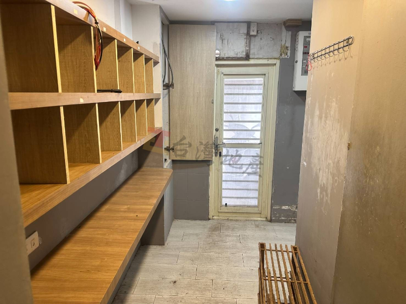 P01店配 大使用空間大面寬店面