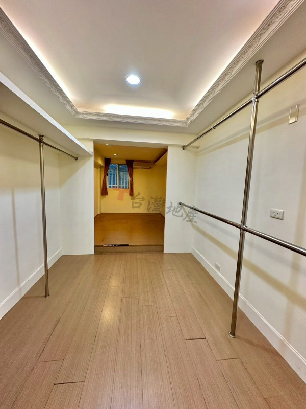 A09忠孝復興電梯華廈邊間大四房*