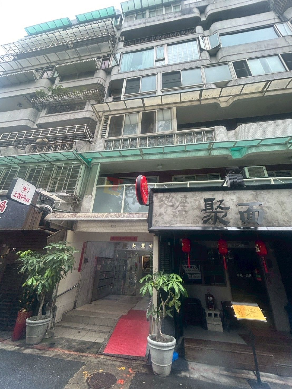 A32 國館巨蛋鑽石金店面