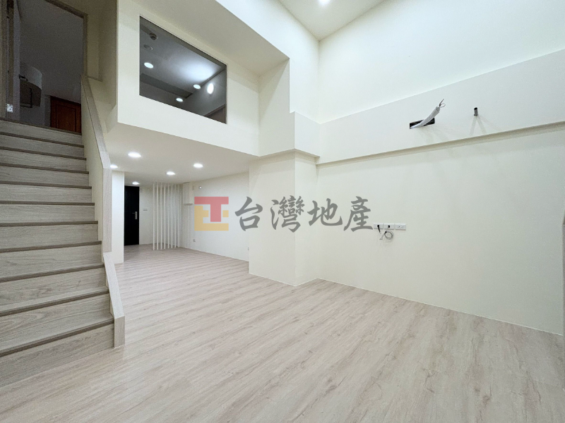 L16 永安市場對面電梯樓中樓*