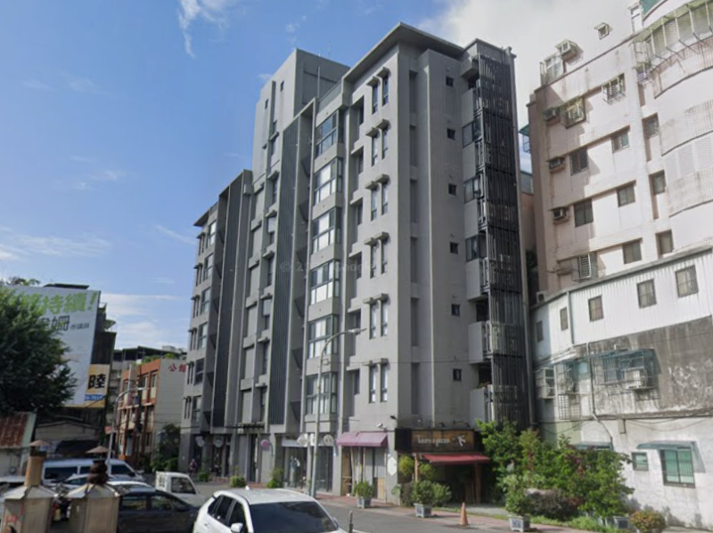 【８年新 】國光商圈 邊間３房車｜新板特區六鐵共構