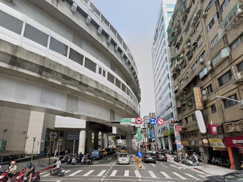 【可商辦】近百坪附車位｜中和站下樓即到