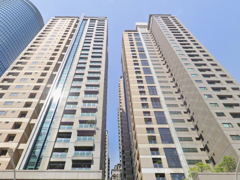 【新板特區中心】豪宅４車位｜鄰 板橋遠百、新北市府